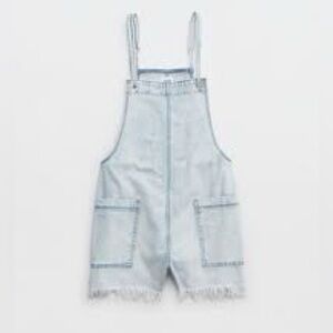 Aerie Denim Light Wash Shortalls / Overalls / adjustable strap / Size: Medium
